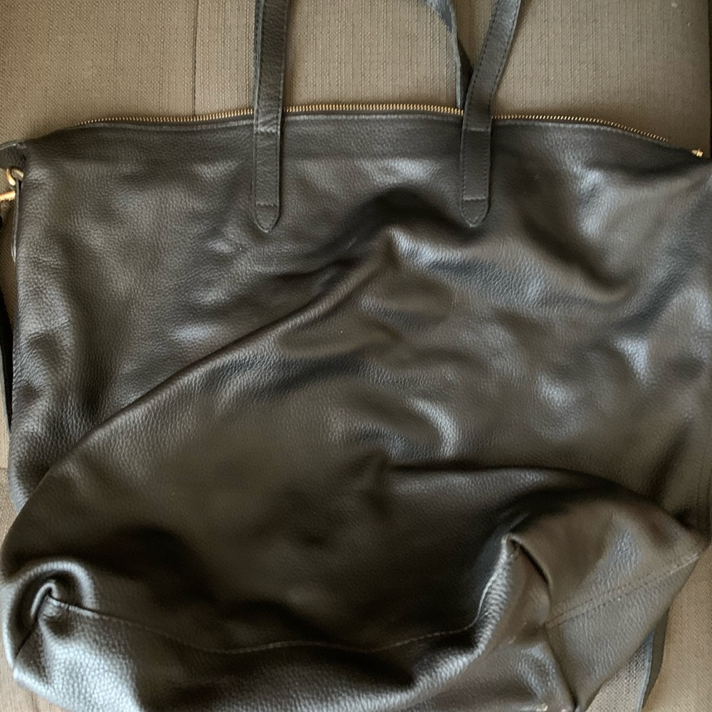 Cuyana Black LeatherOversized carryall Tote